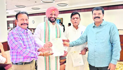 ఎక్స్‌ప్రెస్‌ రైళ్ల హాల్టింగ్‌కు కృషి