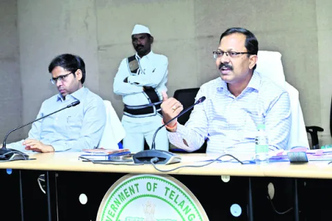 పెండింగ్‌ పనులను వెంటనే పూర్తి చేయాలి