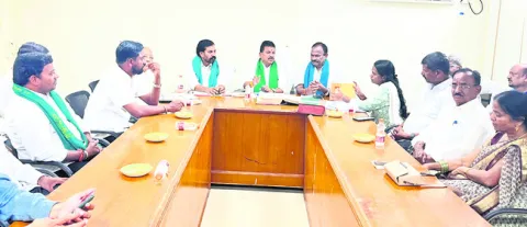 రైతులకు సరిపడా యూరియా 