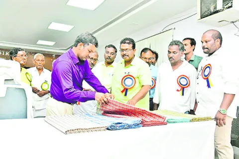 చేనేత ఉత్పత్తులను ఆదరించాలి 