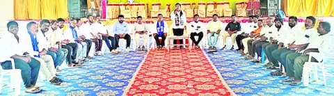 పింఛన్లు పెంచాలి