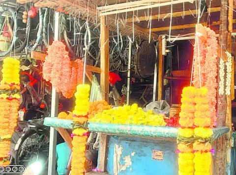 పుష్పధరహాసం 