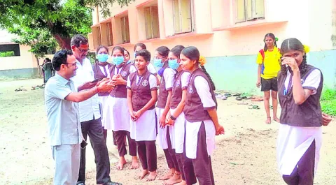గురుకులం విద్యార్థులకు జ్వరాలు