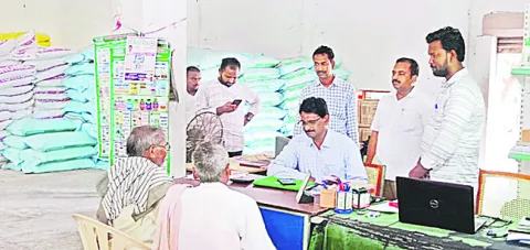 జిల్లాలో సమృద్ధిగా ఎరువుల నిల్వలు 