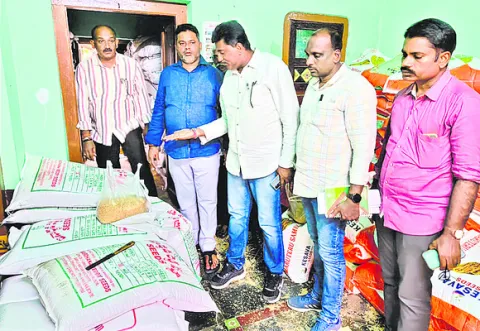 తెనాలిలో విజిలెన్స్‌ అధికారుల దాడులు
