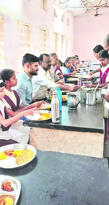 మెనూ ప్రకారం భోజనం అందించాలి 