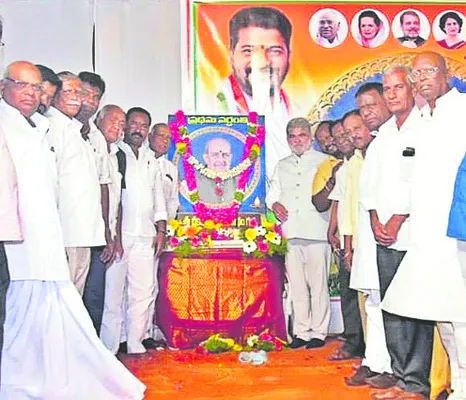 విశ్వనాథం సేవలను మరువలేం 