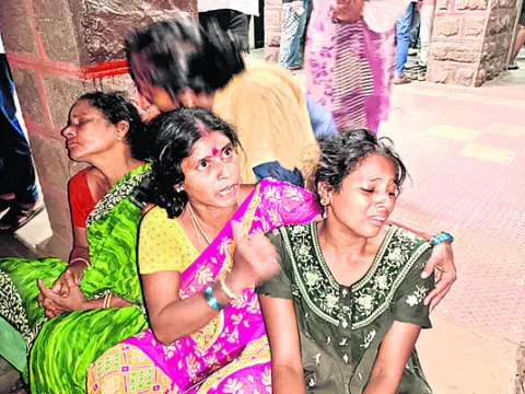 పని దొరికింది.. హ్యాపీ అన్నాడు.. 
