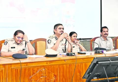 చవితి నవరాత్రులకు పోలీస్‌ ఆంక్షలు
