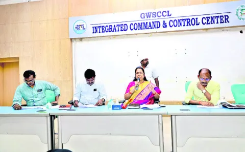 పన్ను వసూళ్లపై దృష్టి సారించండి