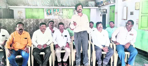 అమాయకులను హతమారుస్తున్నారు..