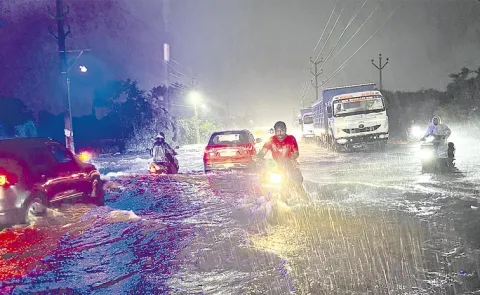 Heavy Rain In Hyderabad: Heavy rain caused traffic jams in Hyderabad
