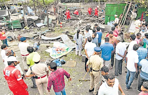 Gas cylinder explodes in welding shop