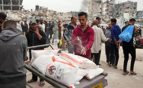Israel Begins Limited Pause in Fighting in 3 Gaza