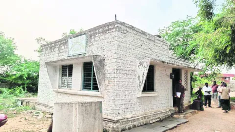 పైసలిస్తేనే.. ఫైల్‌ కదిలేది! 
