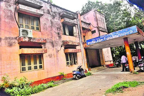 ఇన్‌చార్జి నియామకంపై జాప్యం 