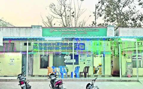 25 పనిదినాలు.. 24 రోజులు ఫేక్‌ అటెండెన్స్‌
