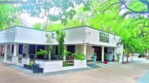 పదేళ్లుగా సబ్‌ కలెక్టరేట్‌లో పాగా.. 