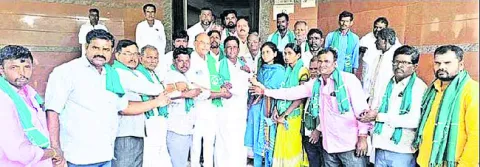 రైతుల డిమాండ్లు నెరవేర్చండి 