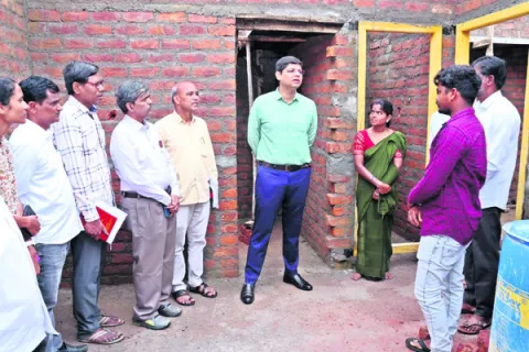 ఇసుక, మొరం కొరత లేకుండా చూడాలి
