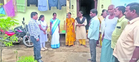 పరిసరాలు పరిశుభ్రంగా ఉంచుకోవాలి