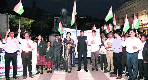 ప్రతి ఇంటిపై మువ్వన్నెల జెండా