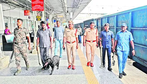పోలీసుల విస్తృత తనిఖీలు