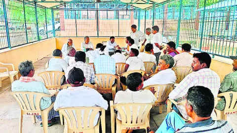 మరోసారి పూజారుల సమావేశం