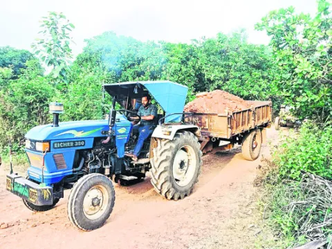 రియల్‌ ఎస్టేట్‌ వెంచర్లకు అక్రమ గ్రావెల్‌