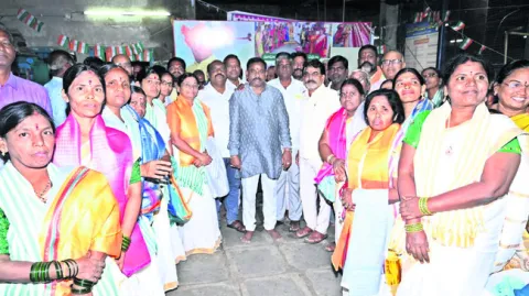 చేనేత కార్మికుల  సమస్యలు పరిష్కరించాలి 
