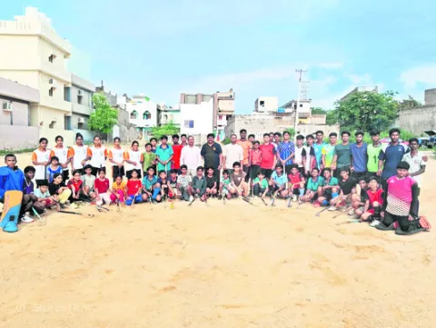 సెలవురోజుల్లో పాఠశాలలు నిర్వహిస్తే చర్యలు 