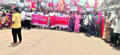 ఆదివాసీ చట్టాలను విస్మరిస్తున్న ప్రభుత్వాలు 