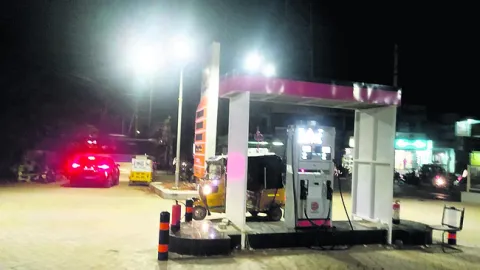 ఆర్టీసీ పెట్రోల్‌ బంకులో గోల్‌మాల్‌ 