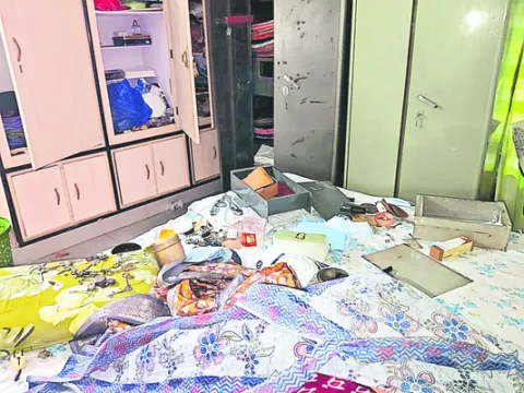 తాళం వేసిన ఇంట్లో చోరీ 