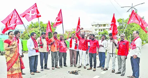 మోదీ దిష్టి బొమ్మ దహనం 