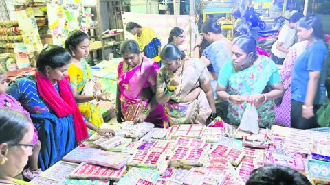 ●రాఖీ.. సందడి
