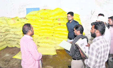 అవసరం మేరకే ఎరువుల విక్రయం 