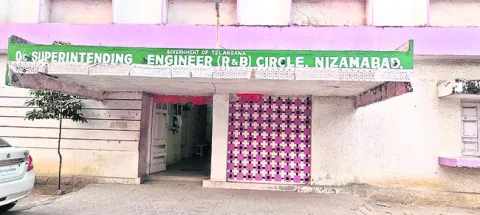 ఇలా వచ్చి.. అలా వెళుతున్నారు