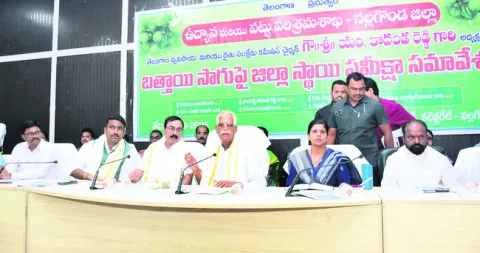 బత్తాయి పంట కాపాడుతాం
