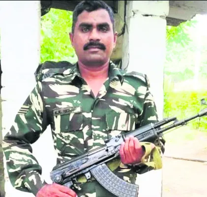రోడ్డు ప్రమాదంలో సీఆర్‌పీఎఫ్‌ హెడ్‌ కానిస్టేబుల్‌ మృతి