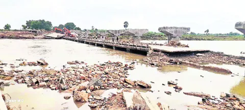 ఆకేరు వరదతో ఆగం..

