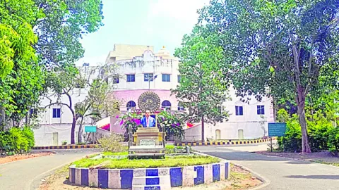 సమస్యలతో సతమతం