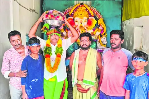 ఏకదంతుడి లడ్డూ రూ.లక్ష 