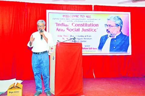 రాజ్యాంగాన్ని వ్యతిరేకిస్తున్న బీజేపీ, ఆర్‌ఎస్‌ఎస్‌ 