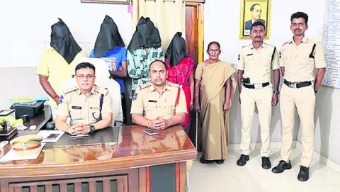 గర్భిణి హత్య కేసులో నలుగురి అరెస్ట్‌