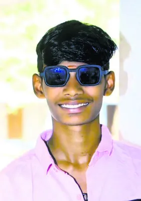 ట్రాక్టర్‌ను ఢీకొని యువకుడి దుర్మరణం