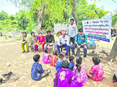 బాలలతో భిక్షాటన చేయించడం నేరం 