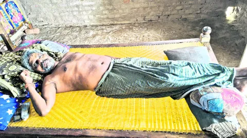 పక్షవాత రోగిపై పచ్చపాతం