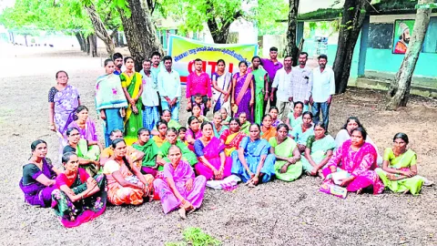 స్కావెంజర్ల సమస్యలు పరిష్కరించాలి