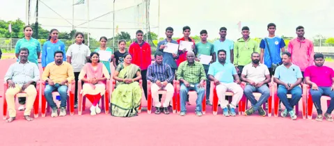 అథ్లెటిక్స్‌ పోటీల్లో ప్రతిభ 
